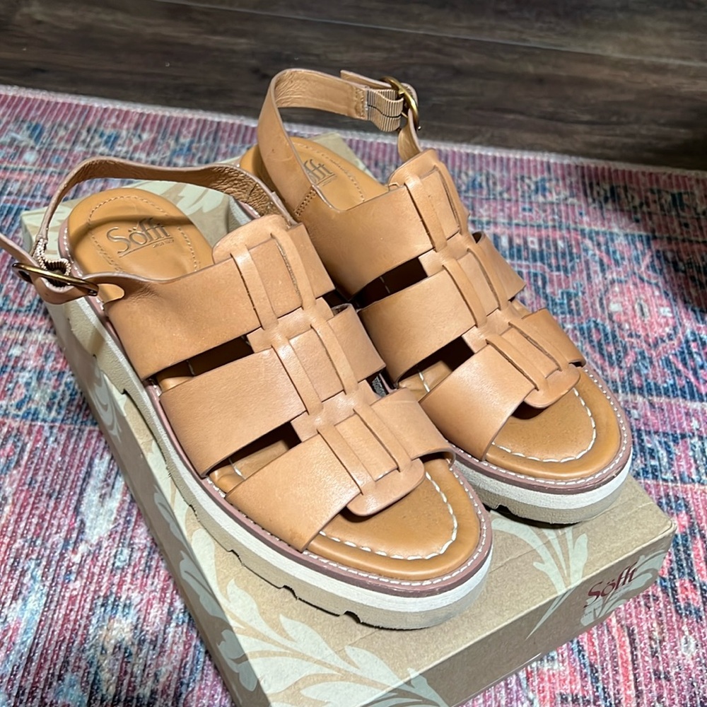 Near new Sofft Patrina sandals